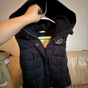 Abercrombie & Fitch puffer vest with hood